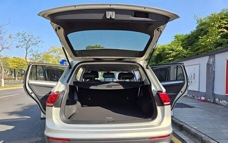 Volkswagen Tiguan II, 2021 год, 2 220 000 рублей, 18 фотография