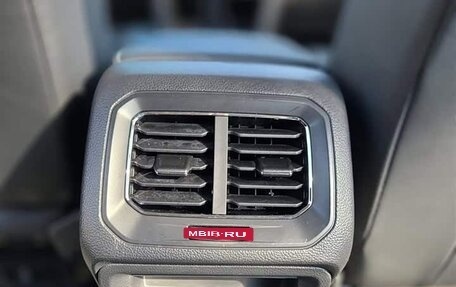 Volkswagen Tiguan II, 2021 год, 2 220 000 рублей, 15 фотография