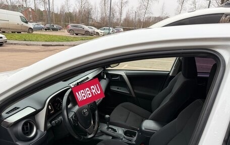 Toyota RAV4, 2018 год, 2 400 000 рублей, 10 фотография