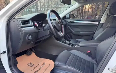 Skoda Superb III рестайлинг, 2022 год, 2 050 071 рублей, 2 фотография