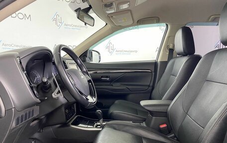 Mitsubishi Outlander III рестайлинг 3, 2017 год, 1 997 000 рублей, 9 фотография