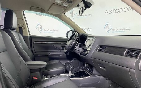 Mitsubishi Outlander III рестайлинг 3, 2017 год, 1 997 000 рублей, 10 фотография
