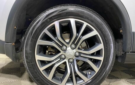 Mitsubishi Outlander III рестайлинг 3, 2017 год, 1 997 000 рублей, 8 фотография