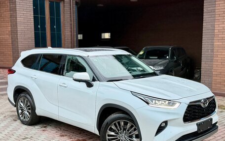 Toyota Highlander, 2025 год, 5 600 000 рублей, 3 фотография