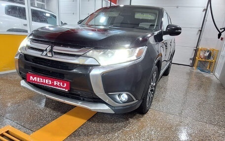 Mitsubishi Outlander III рестайлинг 3, 2017 год, 1 740 000 рублей, 3 фотография