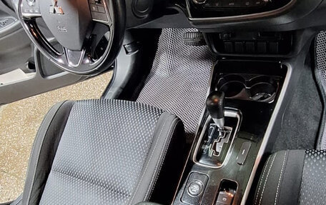 Mitsubishi Outlander III рестайлинг 3, 2017 год, 1 740 000 рублей, 8 фотография