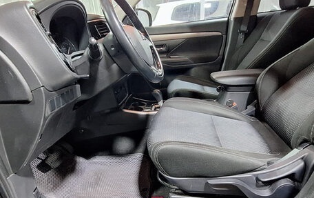 Mitsubishi Outlander III рестайлинг 3, 2017 год, 1 740 000 рублей, 7 фотография