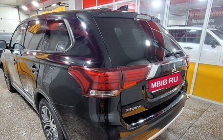 Mitsubishi Outlander III рестайлинг 3, 2017 год, 1 740 000 рублей, 5 фотография