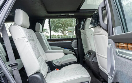 Cadillac Escalade V, 2025 год, 19 550 000 рублей, 11 фотография