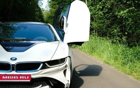 BMW i8 I рестайлинг, 2015 год, 6 900 000 рублей, 4 фотография