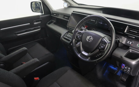 Honda Stepwgn IV, 2018 год, 2 369 000 рублей, 10 фотография