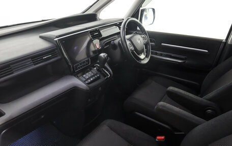 Honda Stepwgn IV, 2018 год, 2 369 000 рублей, 13 фотография