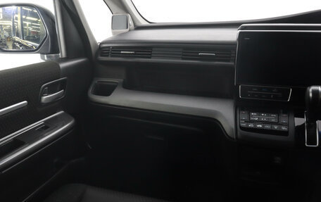 Honda Stepwgn IV, 2018 год, 2 369 000 рублей, 14 фотография