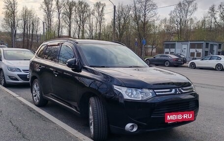 Mitsubishi Outlander III рестайлинг 3, 2014 год, 1 500 000 рублей, 2 фотография