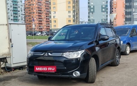 Mitsubishi Outlander III рестайлинг 3, 2014 год, 1 500 000 рублей, 3 фотография