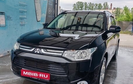 Mitsubishi Outlander III рестайлинг 3, 2014 год, 1 500 000 рублей, 7 фотография