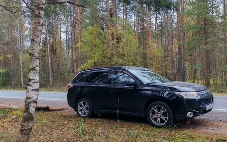 Mitsubishi Outlander III рестайлинг 3, 2014 год, 1 500 000 рублей, 9 фотография