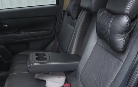 Mitsubishi Outlander III рестайлинг 3, 2014 год, 1 500 000 рублей, 16 фотография