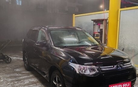 Mitsubishi Outlander III рестайлинг 3, 2014 год, 1 500 000 рублей, 11 фотография