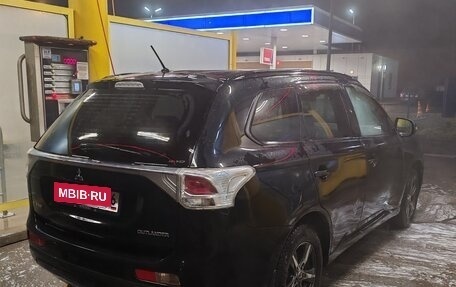 Mitsubishi Outlander III рестайлинг 3, 2014 год, 1 500 000 рублей, 13 фотография