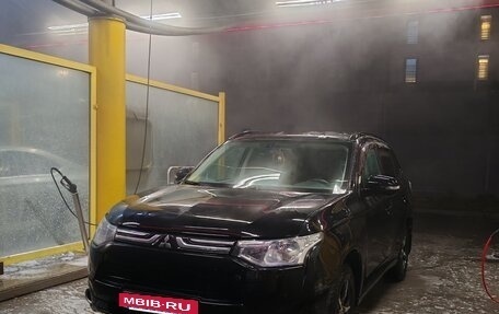 Mitsubishi Outlander III рестайлинг 3, 2014 год, 1 500 000 рублей, 10 фотография