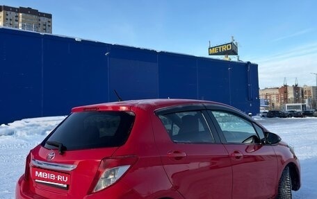 Toyota Vitz, 2013 год, 810 000 рублей, 2 фотография