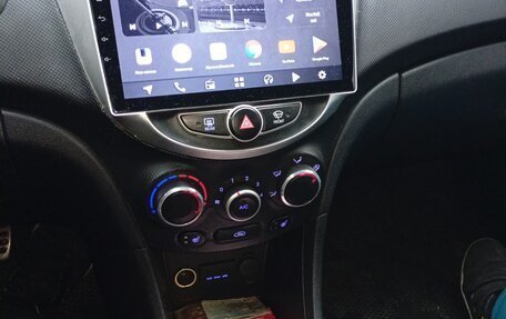 Hyundai Solaris II рестайлинг, 2013 год, 750 000 рублей, 2 фотография