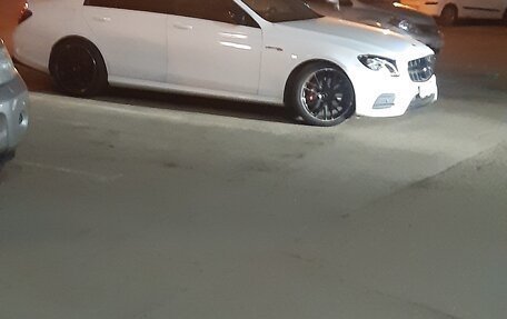 Mercedes-Benz E-Класс, 2017 год, 3 350 000 рублей, 4 фотография