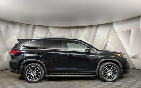 Toyota Highlander III, 2018 год, 2 979 000 рублей, 6 фотография