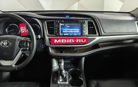 Toyota Highlander III, 2018 год, 2 979 000 рублей, 15 фотография