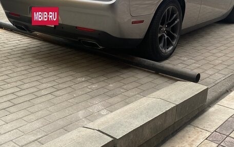 Dodge Challenger III рестайлинг 2, 2016 год, 2 100 000 рублей, 3 фотография