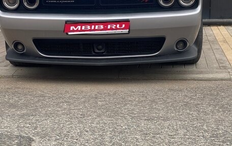 Dodge Challenger III рестайлинг 2, 2016 год, 2 100 000 рублей, 2 фотография