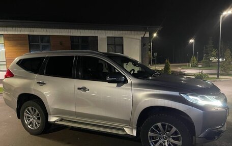 Mitsubishi Pajero Sport III рестайлинг, 2018 год, 2 650 000 рублей, 3 фотография