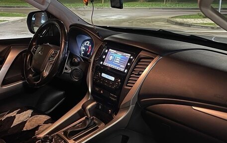 Mitsubishi Pajero Sport III рестайлинг, 2018 год, 2 650 000 рублей, 9 фотография