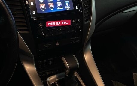 Mitsubishi Pajero Sport III рестайлинг, 2018 год, 2 650 000 рублей, 7 фотография