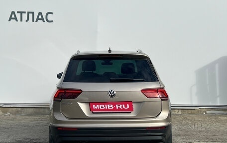 Volkswagen Tiguan II, 2018 год, 1 890 000 рублей, 6 фотография