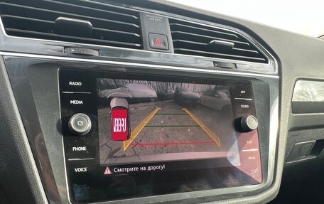 Volkswagen Tiguan II, 2018 год, 1 890 000 рублей, 10 фотография