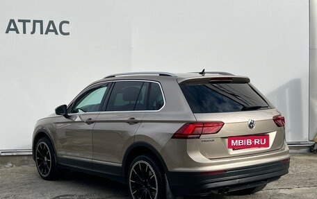 Volkswagen Tiguan II, 2018 год, 1 890 000 рублей, 12 фотография