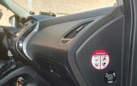 Hyundai ix35 I рестайлинг, 2011 год, 1 000 000 рублей, 8 фотография