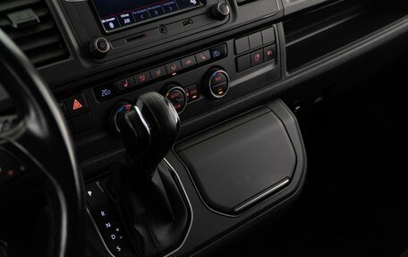 Volkswagen Multivan T6 рестайлинг, 2018 год, 3 747 077 рублей, 15 фотография