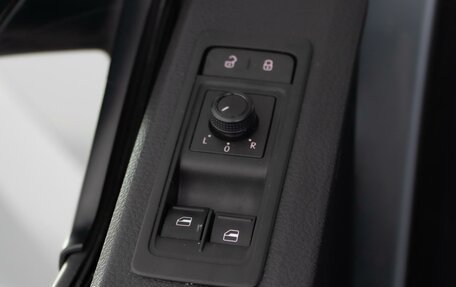 Volkswagen Multivan T6 рестайлинг, 2018 год, 3 747 077 рублей, 16 фотография