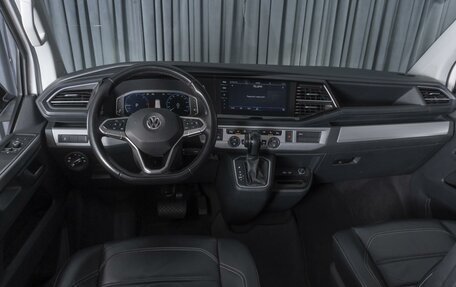 Volkswagen Multivan T6 рестайлинг, 2020 год, 7 950 000 рублей, 6 фотография