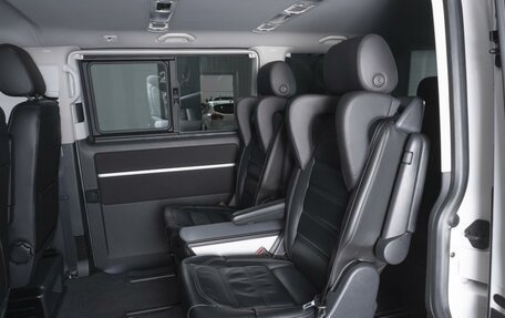 Volkswagen Multivan T6 рестайлинг, 2020 год, 7 950 000 рублей, 10 фотография