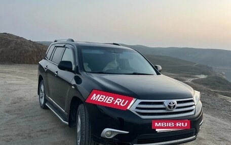 Toyota Highlander III, 2012 год, 1 960 000 рублей, 2 фотография