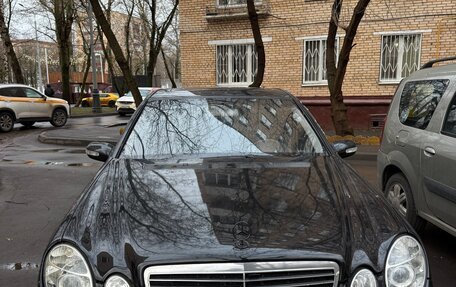 Mercedes-Benz E-Класс, 2003 год, 650 000 рублей, 1 фотография