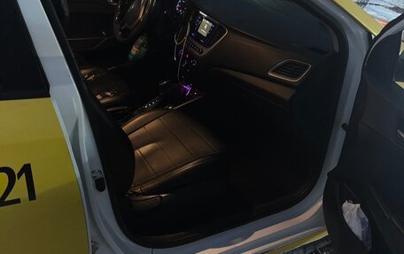 Hyundai Solaris II рестайлинг, 2017 год, 620 000 рублей, 11 фотография