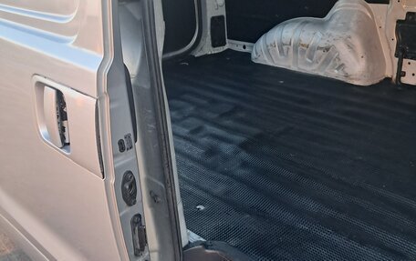 Hyundai Grand Starex Grand Starex I рестайлинг 2, 2008 год, 700 000 рублей, 10 фотография