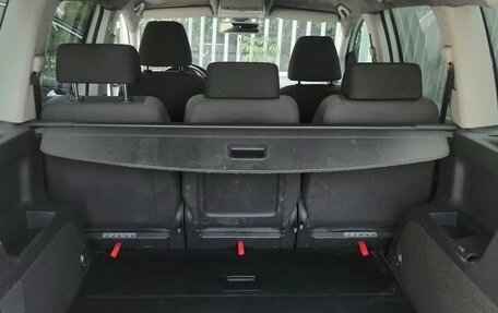 Volkswagen Touran III, 2011 год, 820 000 рублей, 7 фотография