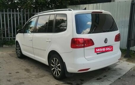 Volkswagen Touran III, 2011 год, 820 000 рублей, 5 фотография