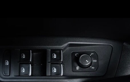 Volkswagen Tiguan II, 2017 год, 2 200 000 рублей, 17 фотография